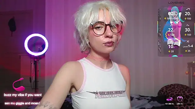 Snapshot of _Moonlight_t chatting on 10/10/25, 06:42 Moonlight t online show from 10/10/25, 06:42