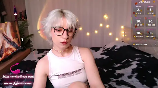 Snapshot of _Moonlight_t chatting on 11/20/25, 09:10 Moonlight t online show from 11/20/25, 09:10