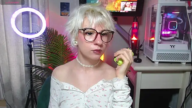 Snapshot of _Moonlight_t chatting on 10/14/25, 09:32 Moonlight t online show from 10/14/25, 09:32