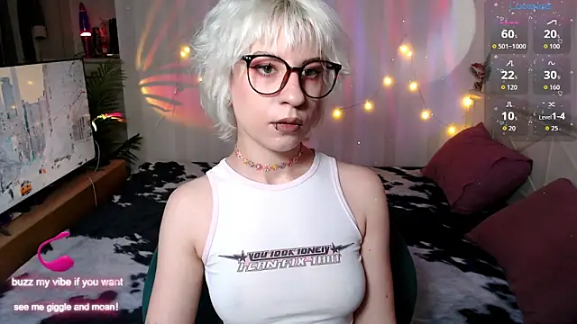 Snapshot of _Moonlight_t chatting on 12/18/25, 09:36 Moonlight t online show from 12/18/25, 09:36