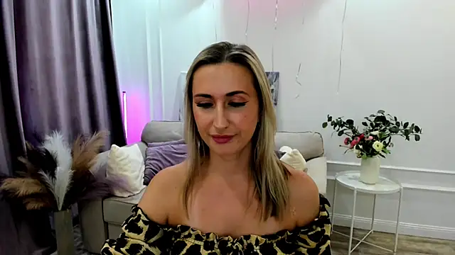 Snapshot of PassionGlow chatting on 09/09/25, 03:38 PassionGlow online show from 09/09/25, 03:38