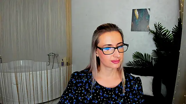 Snapshot of PassionGlow chatting on 09/17/25, 03:30 PassionGlow online show from 09/17/25, 03:30