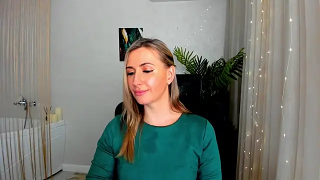 Snapshot of PassionGlow chatting on 03/17/25, 03:40 PassionGlow online show from 03/17/25, 03:40