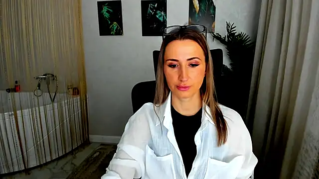 Snapshot of PassionGlow chatting on 11/28/25, 03:17 PassionGlow online show from 11/28/25, 03:17