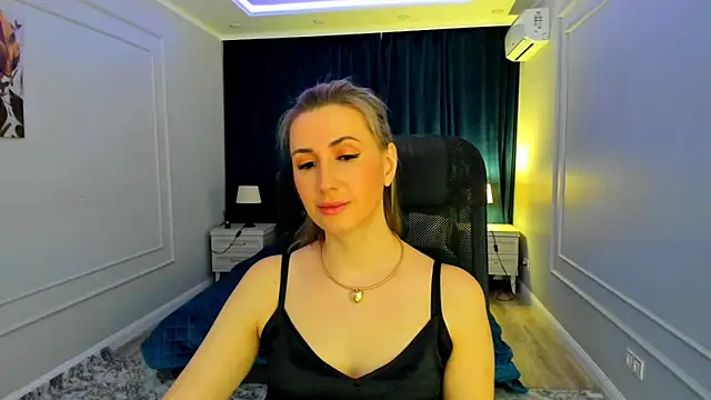 Snapshot of PassionGlow chatting on 03/10/25, 03:34 PassionGlow online show from 03/10/25, 03:34