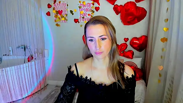 Snapshot of PassionGlow chatting on 02/04/26, 03:23 PassionGlow online show from 02/04/26, 03:23