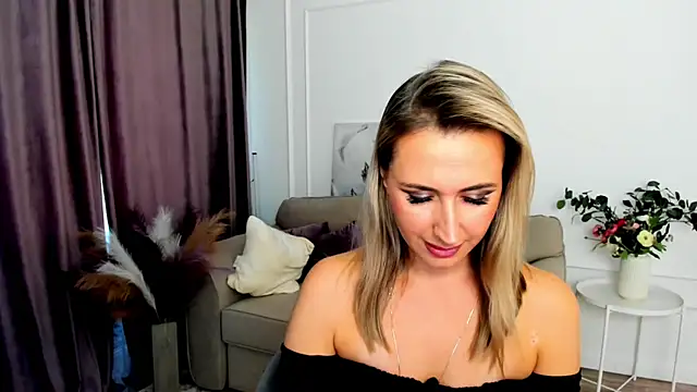 Snapshot of PassionGlow chatting on 09/19/25, 03:54 PassionGlow online show from 09/19/25, 03:54