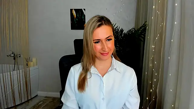 Snapshot of PassionGlow chatting on 03/17/25, 12:35 PassionGlow online show from 03/17/25, 12:35