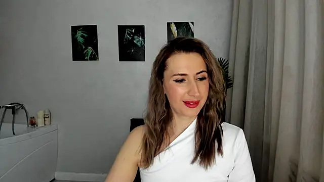 Snapshot of PassionGlow chatting on 11/17/25, 03:43 PassionGlow online show from 11/17/25, 03:43