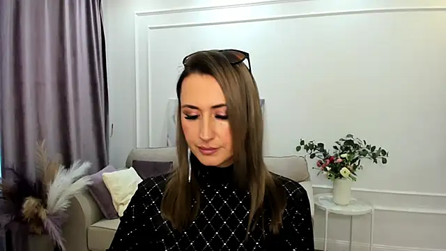 Snapshot of PassionGlow chatting on 10/02/25, 03:54 PassionGlow online show from 10/02/25, 03:54