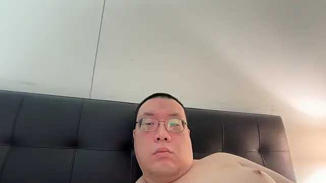 Snapshot of slaveasianboy chatting on 06/03/26, 12:17 slaveasianboy online show from 06/03/26, 12:17