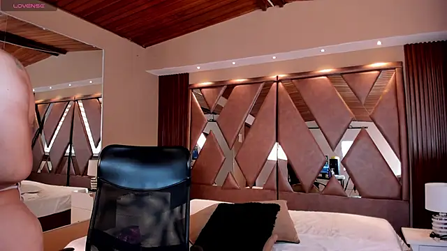 victoria mooree online show from 02/17/26, 05:43