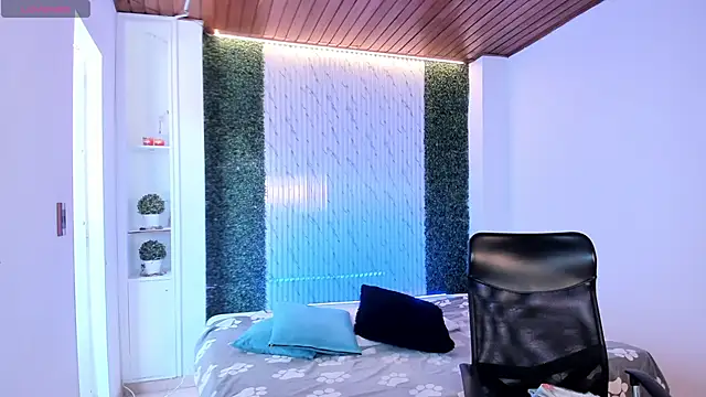 victoria mooree online show from 03/09/26, 04:21