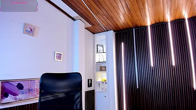 victoria mooree online show from 03/10/26, 04:11