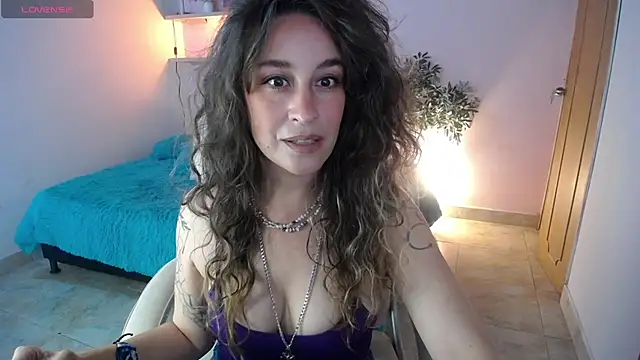 Paula Paz online show from 09/10/25, 01:32