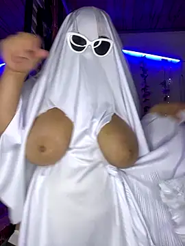 CharlotteMillers online show from 10/30/25, 09:40