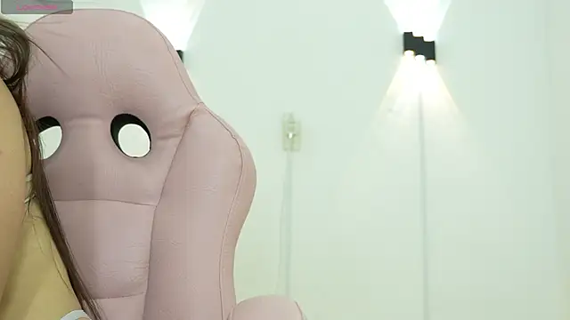 Snapshot of Emma_jamess chatting on 02/14/26, 05:07 Emma jamess online show from 02/14/26, 05:07