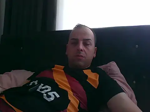 Snapshot of Yldrmm_9553 chatting on 05/18/26, 11:26 Yldrmm 9553 online show from 05/18/26, 11:26