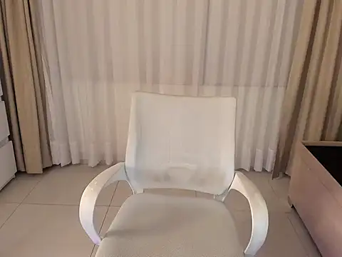 kiaraowen online show from 10/28/25, 03:51