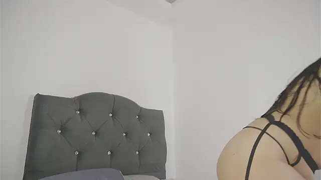 olivia22love online show from 04/19/26, 04:46