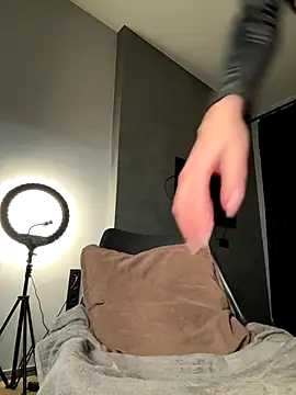 Snapshot of _Monic_ chatting on 11/05/25, 04:32 Monic online show from 11/05/25, 04:32