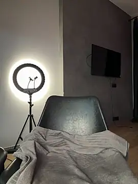 Snapshot of _Monic_ chatting on 11/18/25, 04:21 Monic online show from 11/18/25, 04:21