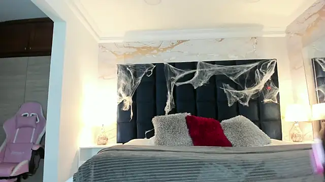 EVELIN MASON online show from 10/21/25, 09:47