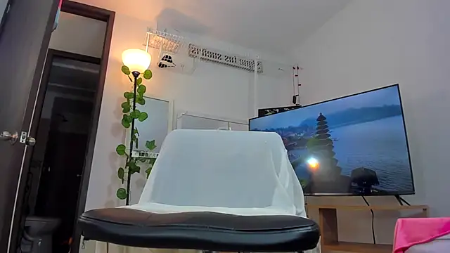 Snapshot of SharonGrowing chatting on 02/20/25, 02:02 SharonGrowing online show from 02/20/25, 02:02