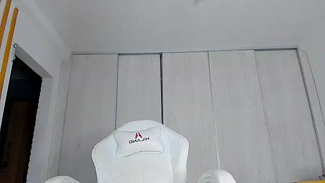 Snapshot of ice_pixie chatting on 12/01/25, 03:24 ice pixie online show from 12/01/25, 03:24