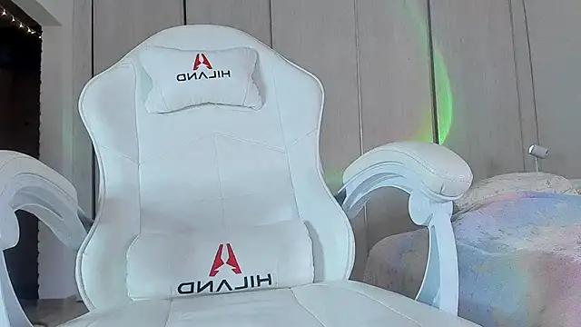 Snapshot of ice_pixie chatting on 03/16/25, 05:17 ice pixie online show from 03/16/25, 05:17