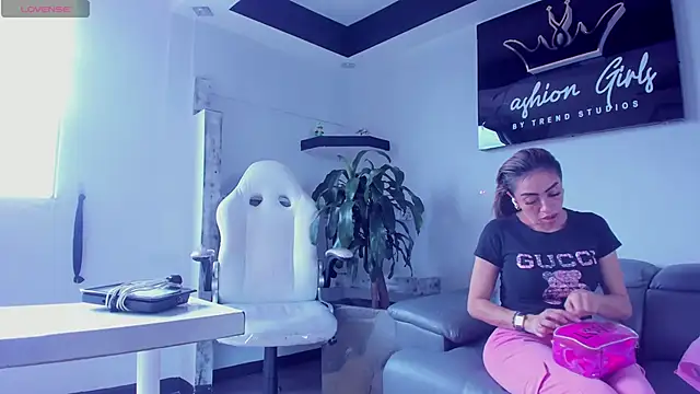 AnaRuiz online show from 03/15/25, 09:27