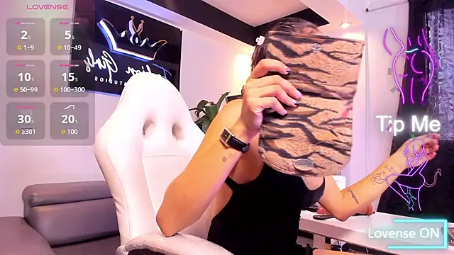 AnaRuiz online show from 10/15/25, 01:08