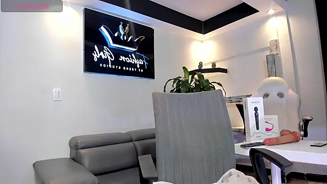 AnaRuiz online show from 09/18/25, 07:50