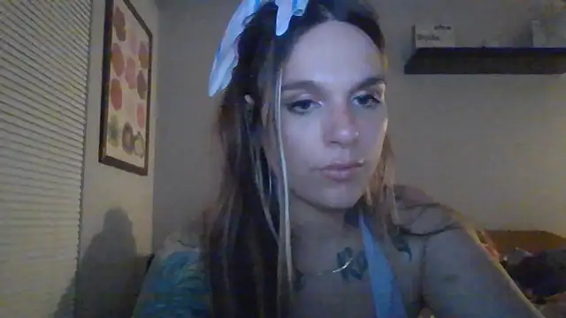 Snapshot of Loukoumonte chatting on 11/23/25, 04:22 Loukoumonte online show from 11/23/25, 04:22