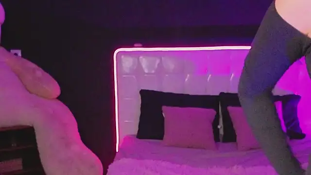 YasmineWest online show from 11/28/25, 08:58