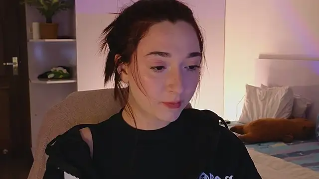 Snapshot of YasmineWest chatting on 06/14/26, 12:06 YasmineWest online show from 06/14/26, 12:06
