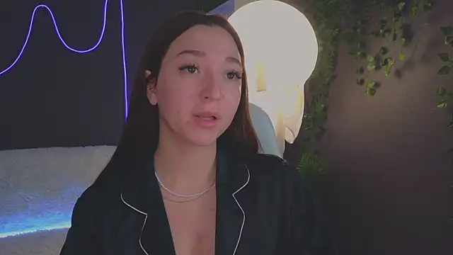 YasmineWest online show from 10/17/25, 01:42