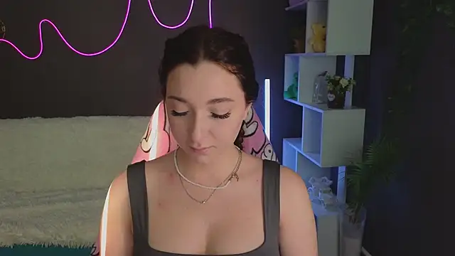 YasmineWest online show from 10/14/25, 01:50