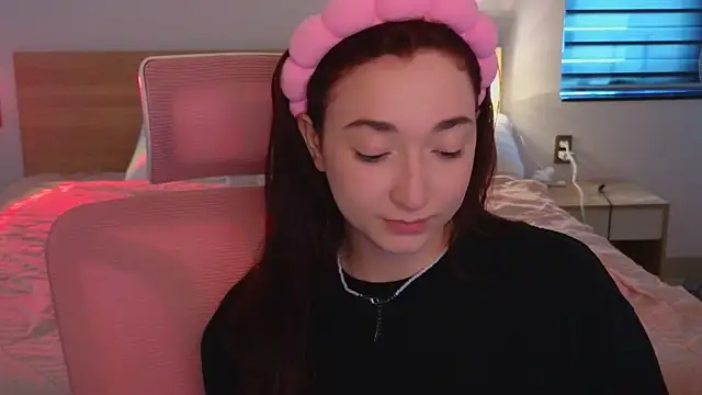 YasmineWest online show from 04/14/26, 07:57