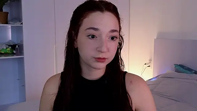 Snapshot of YasmineWest chatting on 06/27/26, 01:11 YasmineWest online show from 06/27/26, 01:11