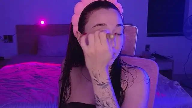 YasmineWest online show from 05/03/26, 12:20