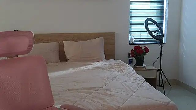 YasmineWest online show from 05/09/26, 08:07