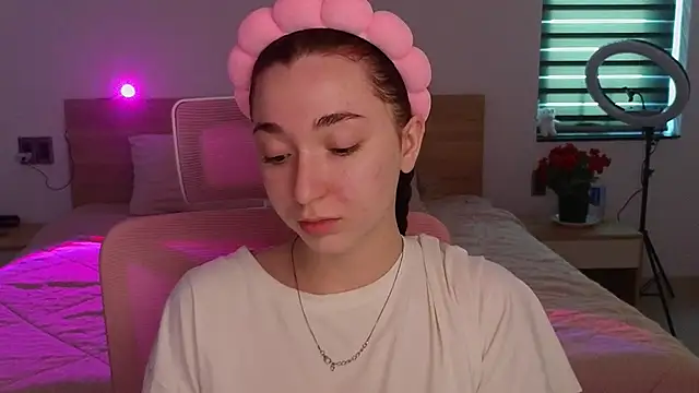 YasmineWest online show from 05/08/26, 12:47