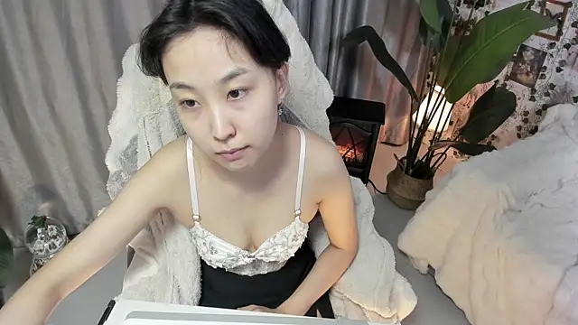 Snapshot of Minami_686 chatting on 02/22/25, 10:20 Minami 686 online show from 02/22/25, 10:20