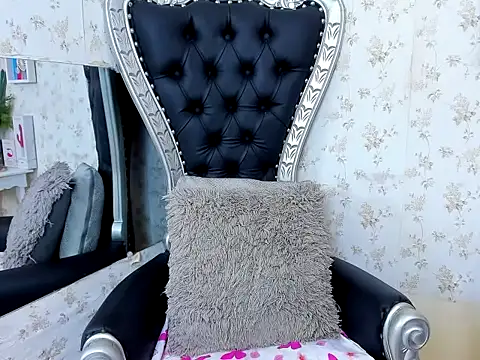 milf bigass  online show from 11/28/25, 12:16