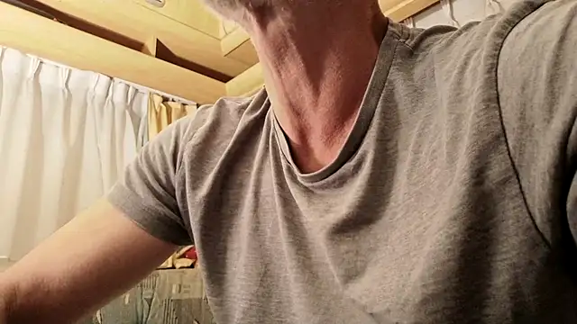 LongUKMakeYouSquirt online show from 03/23/26, 10:31