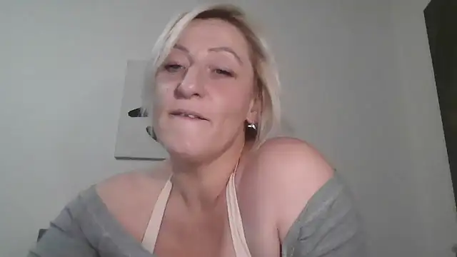 Snapshot of Sexyycattt chatting on 06/04/26, 09:08 Sexyycattt online show from 06/04/26, 09:08