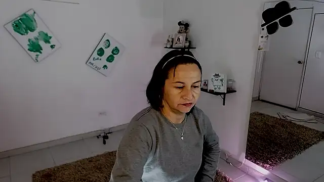 Snapshot of lollita_23_ chatting on 10/26/25, 01:44 lollita 23 online show from 10/26/25, 01:44