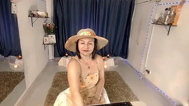 lollita 23  online show from 06/04/26, 08:57