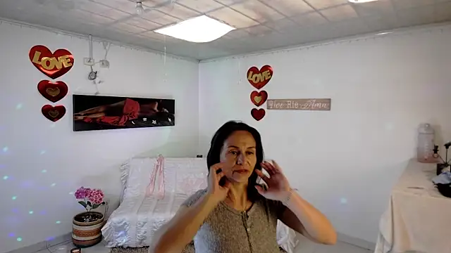 lollita 23  online show from 04/20/26, 07:59